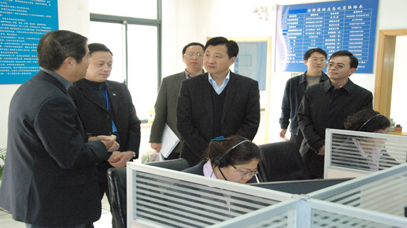 奉贤区区委书记周平等一行除夕慰问公司一线员工